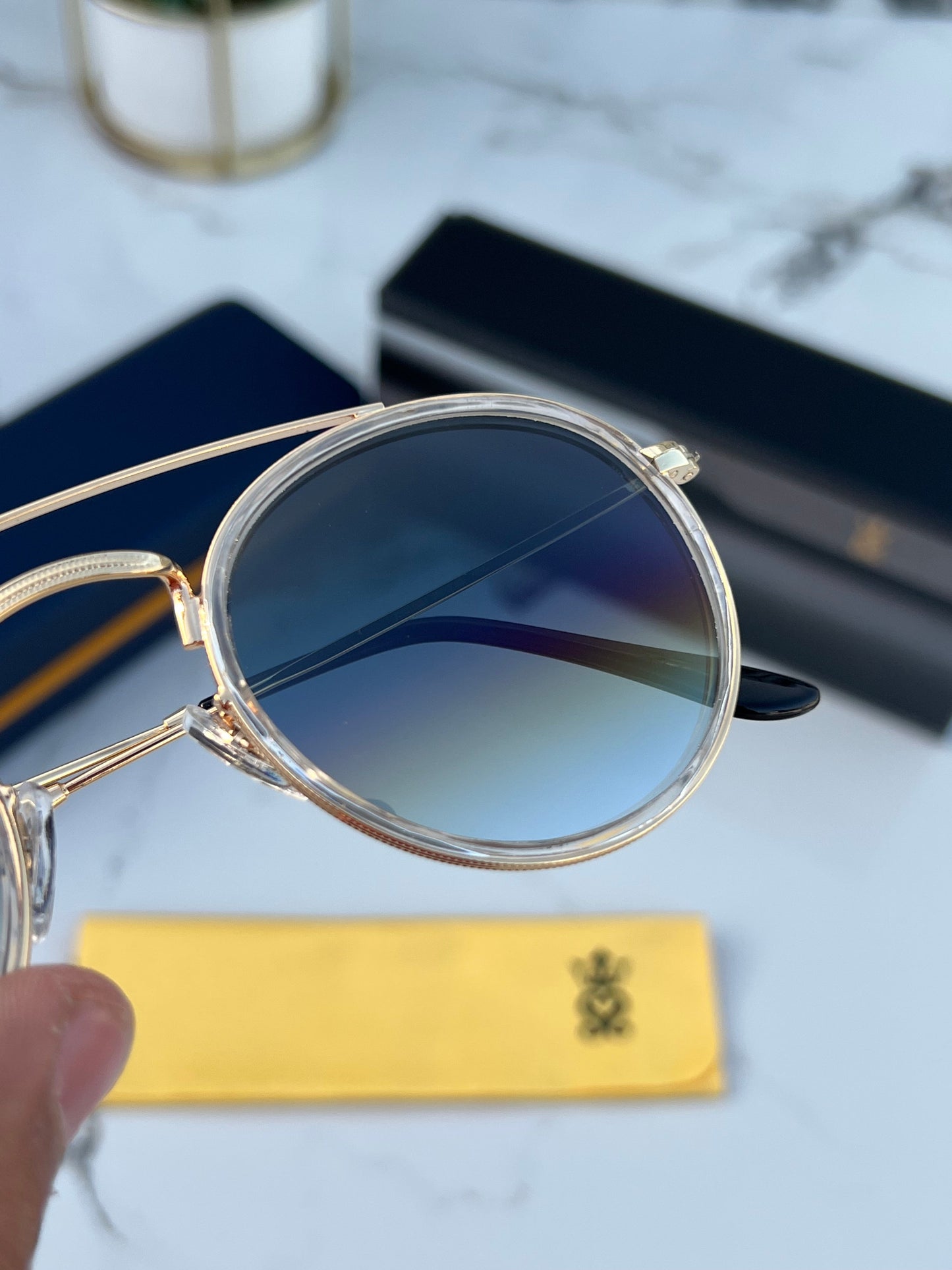 Suocchi 3647 Gold Transparent Gradient Black UV-400 Round Fashion Sunglasses